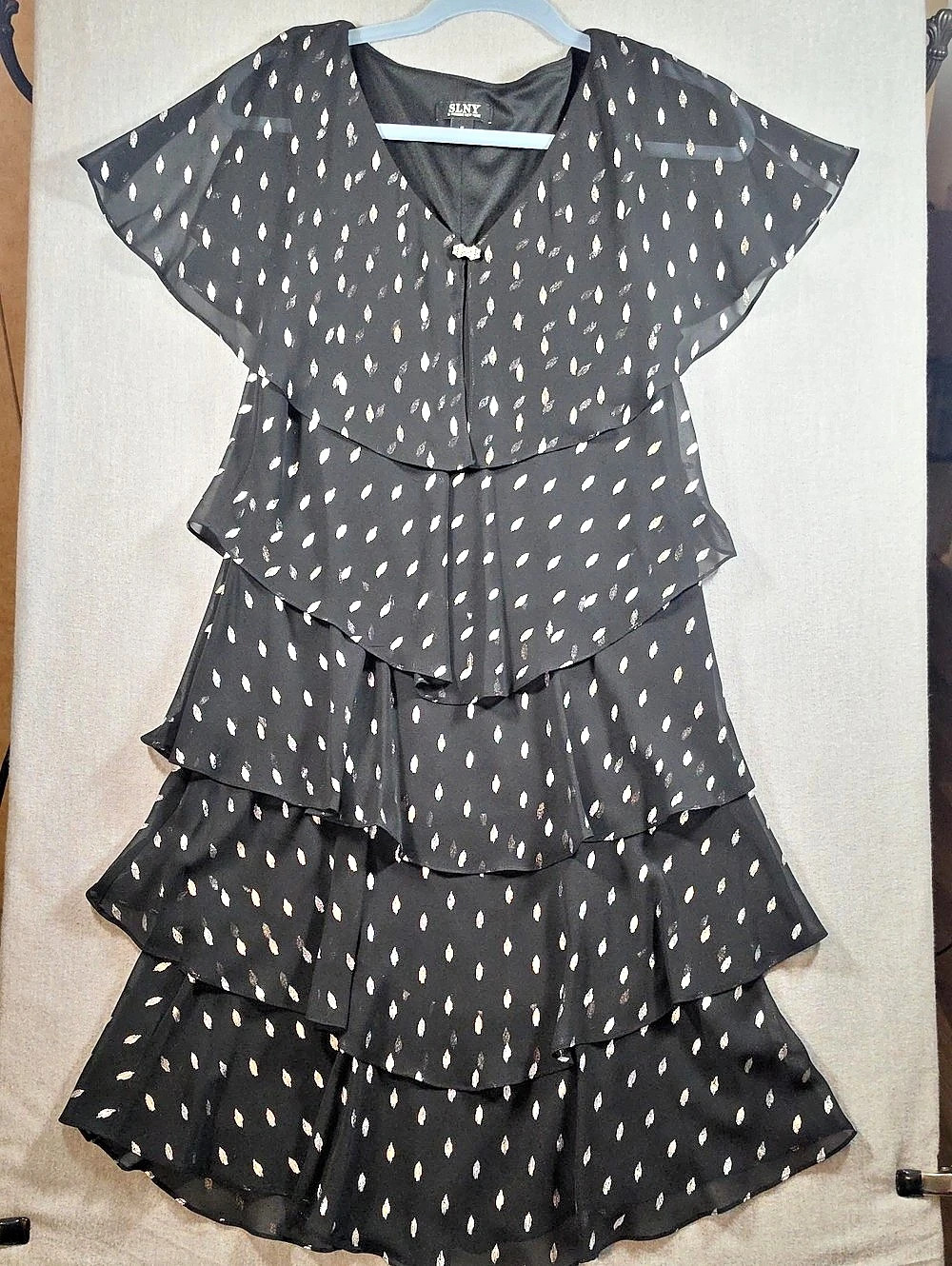 SLNY Metallic Shimmer Tiered Capelet Dress Black & Silver Size 6